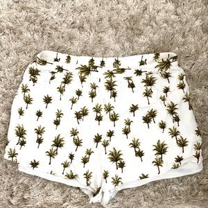 Flowy palm tree design shorts